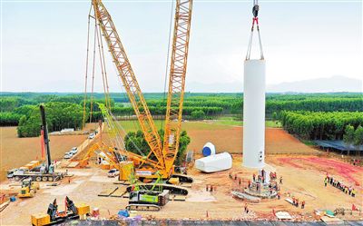 高传风电项目首台风机开始吊装
