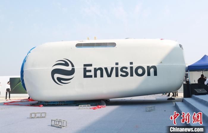 广西首台大兆瓦智能风机下线。　 赖杰昌 摄