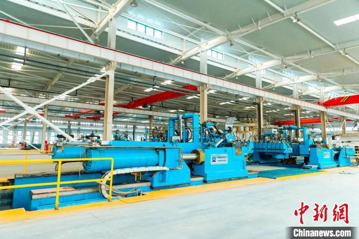 全国产大飞机蒙皮生产线在西安航空基地正式建成。 西安航空基地 供图 全国产大飞机蒙皮生产线在西安航空基地正式建成。 西安航空基地 供图